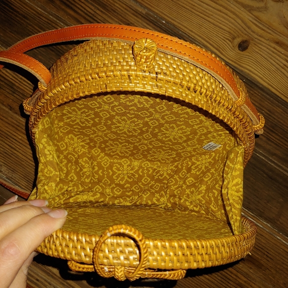 La Cantina Round Bamboo Crossbody Bag - Picture 5 of 5